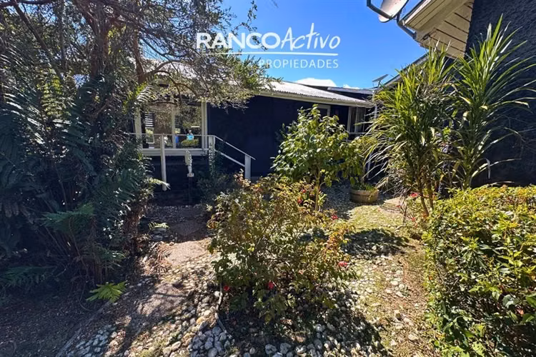 Casa y Parcela 6100m2 con Orilla de Río a 20 Min de Valdivia