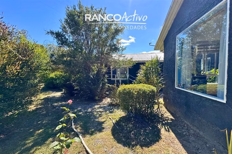 Casa y Parcela 6100m2 con Orilla de Río a 20 Min de Valdivia