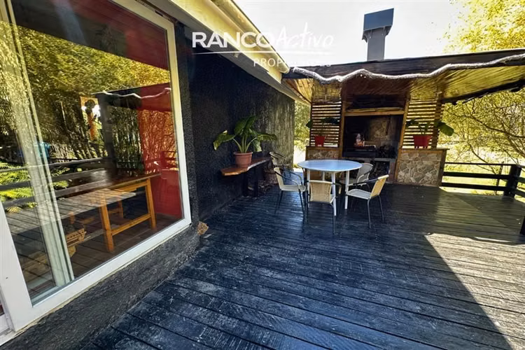 Casa y Parcela 6100m2 con Orilla de Río a 20 Min de Valdivia