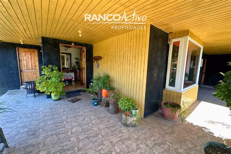 Casa y Parcela 6100m2 con Orilla de Río a 20 Min de Valdivia