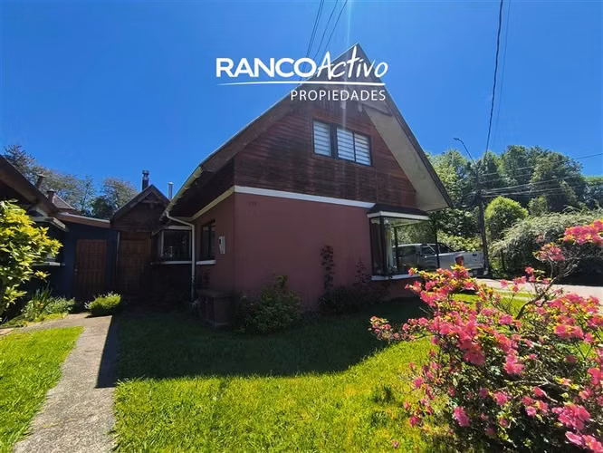 Se vende hermosa casa 4D/2B, Isla Teja, Valdivia.