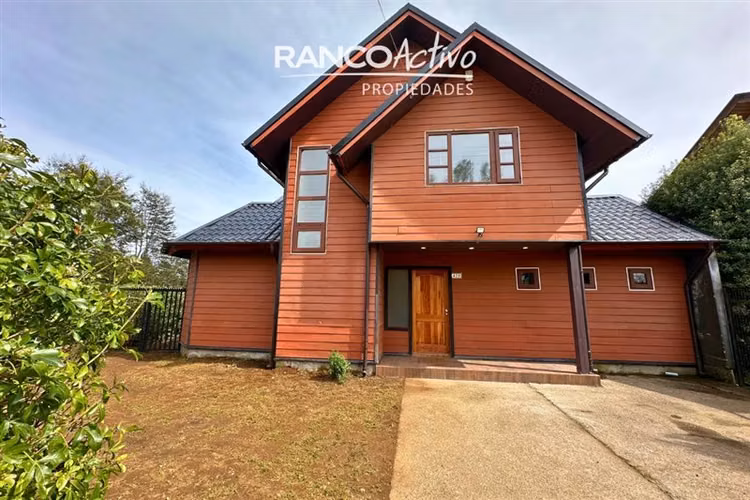 Espectacular Casa en Sector de Torobayo con 4D y 4B Valdivia