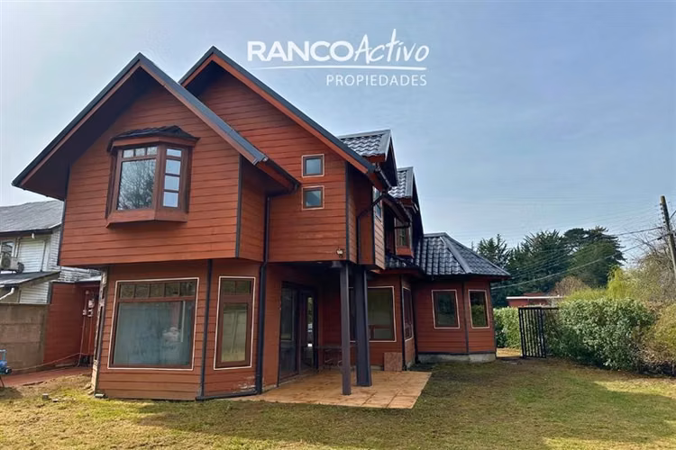 Espectacular Casa en Sector de Torobayo con 4D y 4B Valdivia