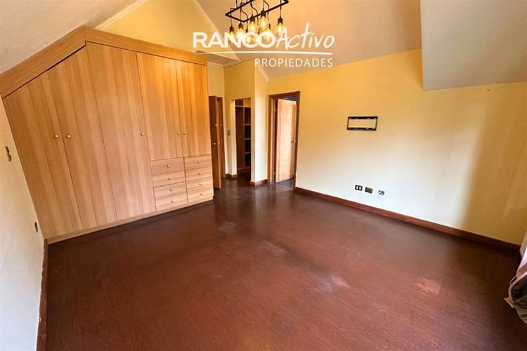 Espectacular Casa en Sector de Torobayo con 4D y 4B Valdivia