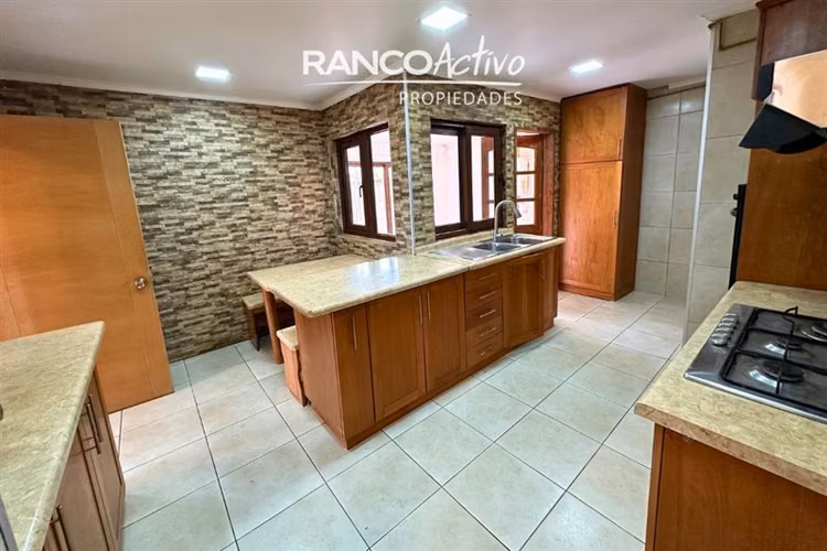 Espectacular Casa en Sector de Torobayo con 4D y 4B Valdivia