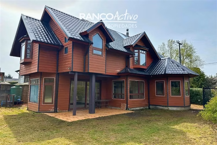 Espectacular Casa en Sector de Torobayo con 4D y 4B Valdivia