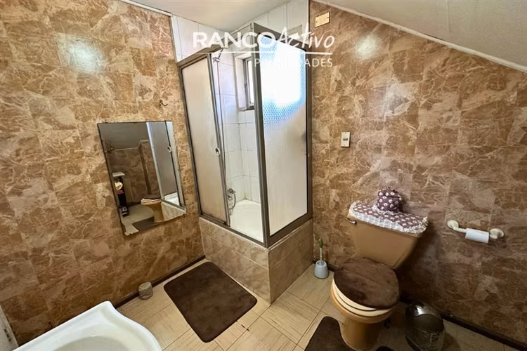 Amplia Casa Esquina en Villa Europa 5D, 3B + 2Cabañas