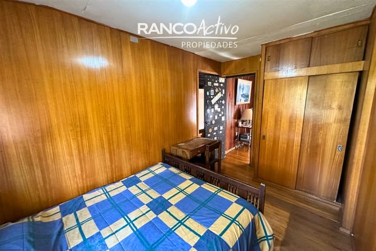 Amplia Casa Esquina en Villa Europa 5D, 3B + 2Cabañas