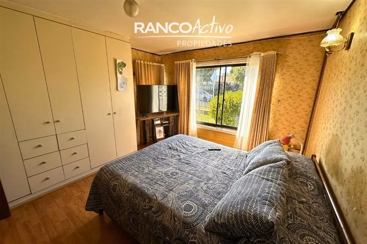 Amplia Casa Esquina en Villa Europa 5D, 3B + 2Cabañas