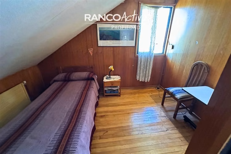 Amplia Casa Esquina en Villa Europa 5D, 3B + 2Cabañas