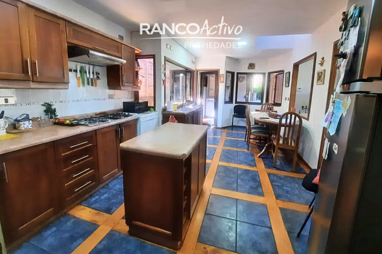 Oportunidad única: Casa con piscina y vista al río Valdivia