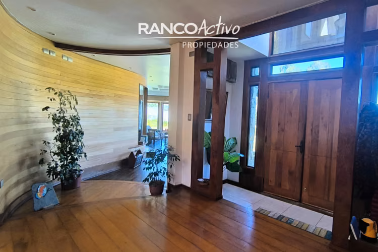 Oportunidad única: Casa con piscina y vista al río Valdivia