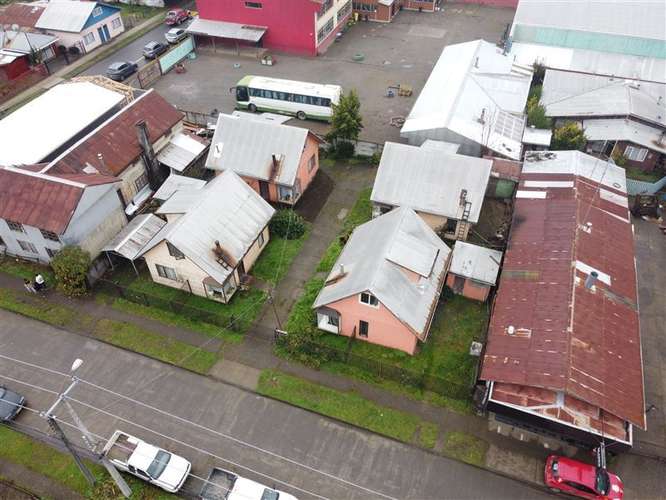 Gran oportunidad, terreno con cuatro casas
