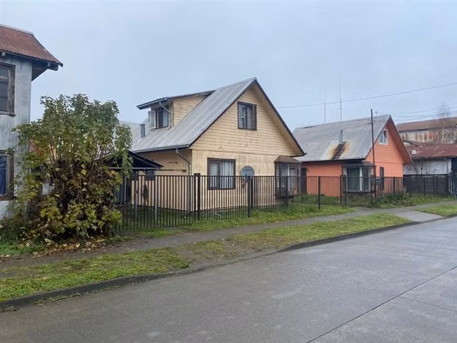 Gran oportunidad, terreno con cuatro casas