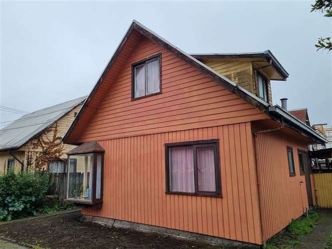 Gran oportunidad, terreno con cuatro casas