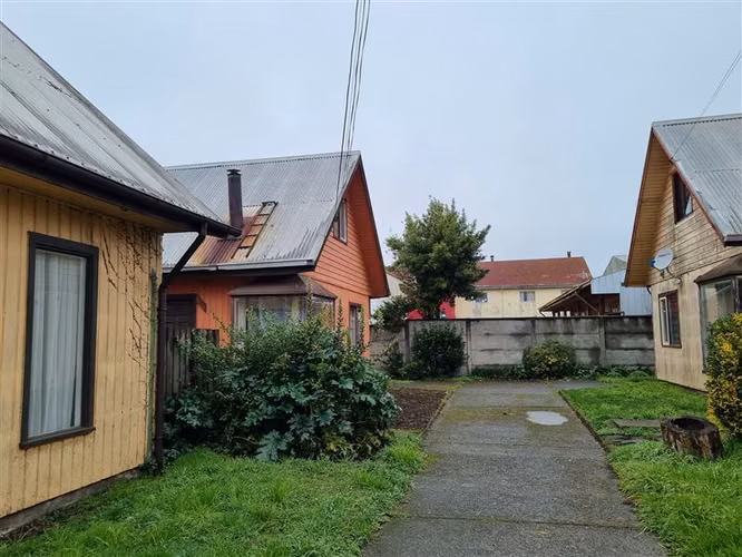 Gran oportunidad, terreno con cuatro casas