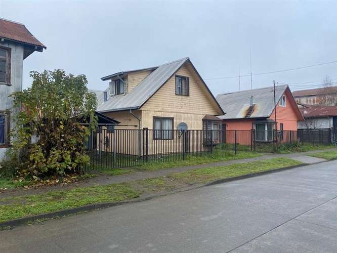 Gran oportunidad, terreno con cuatro casas