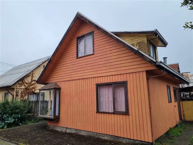 Gran oportunidad, terreno con cuatro casas