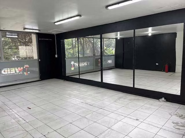 Local Comercial de 130 m2 Av Pablo Neruda (154370)