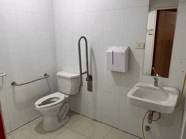 Local Comercial de 130 m2 Av Pablo Neruda (154370)