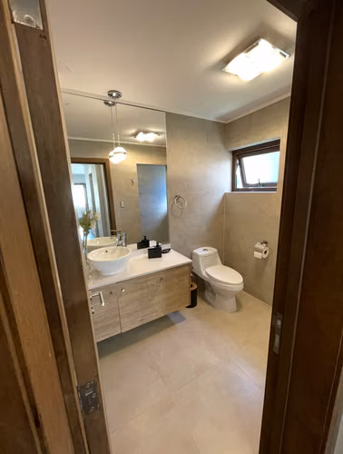 SE ARRIENDA HERMOSA Y AMPLIA CASA SIN MUEBLES