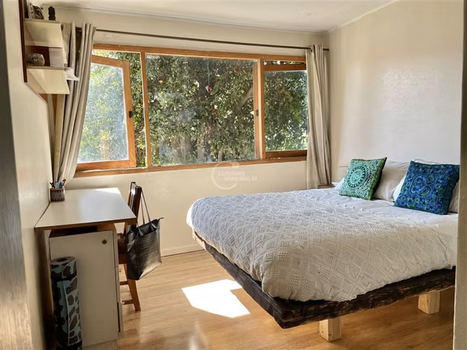 Casa en venta de 4 dorm.+ servicios. en Las Condes