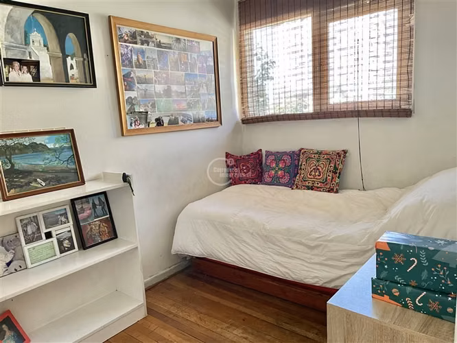 Casa en venta de 4 dorm.+ servicios. en Las Condes