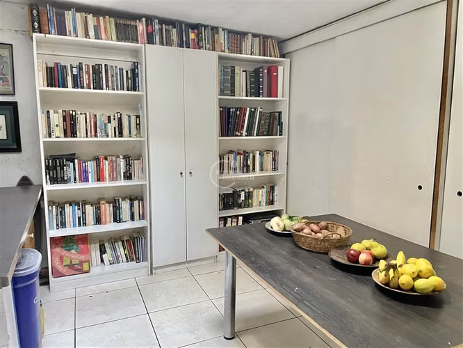 Casa en venta de 4 dorm.+ servicios. en Las Condes