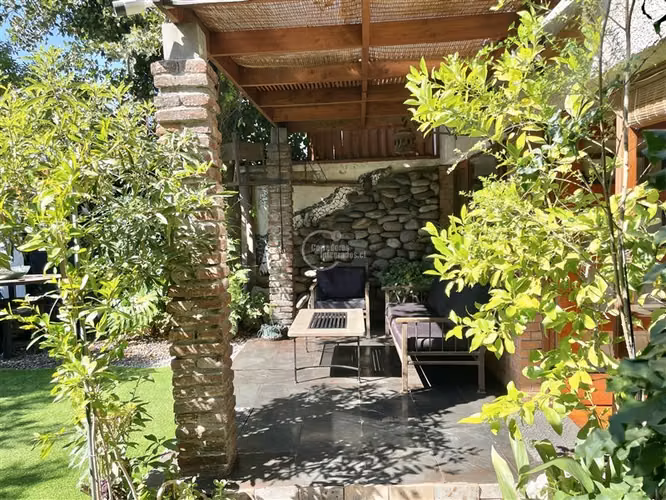 Casa en venta de 4 dorm.+ servicios. en Las Condes - Imagen 2