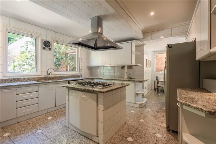 Casa estilo inglés, exclusiva en Las Lomas de La Dehesa
