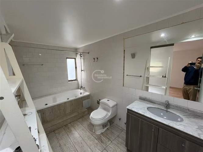 Casa en venta de 5 dorm. en Las Condes