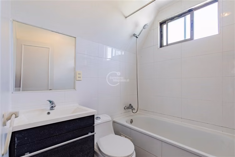 Casa en venta de 5 dorm. en Las Condes