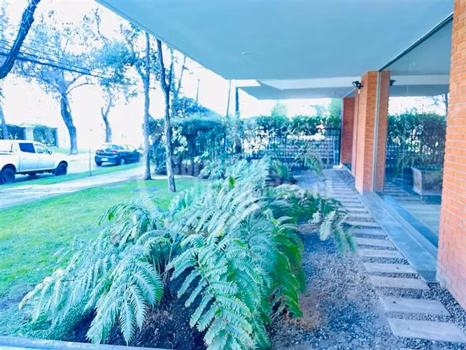 En el mejor edificio sector Las Lilas lujoso amplio dpto 4D.