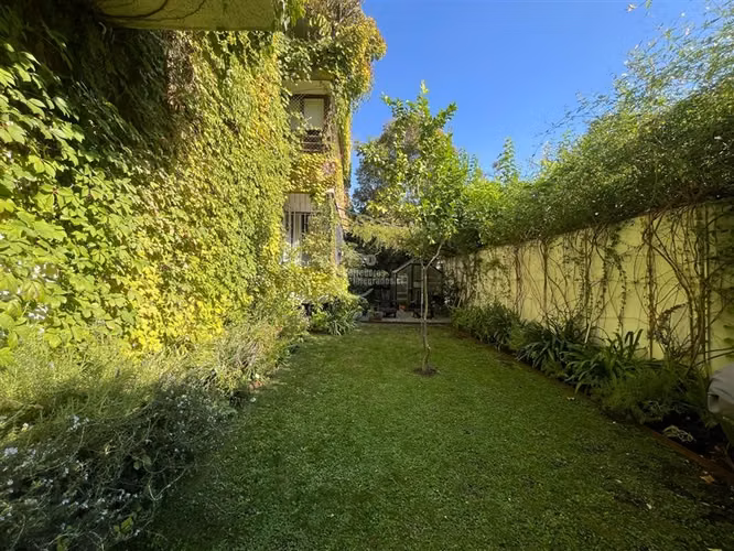 Venta departamento 2D 4B Las Condes a pasos VMA con jardín