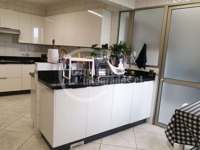 Primer Piso con Jardin, 5 dorm. - Imagen 14