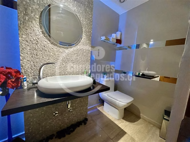 Casa en venta de 3 dorm. en Vitacura, servicios, remodelada - Imagen 11
