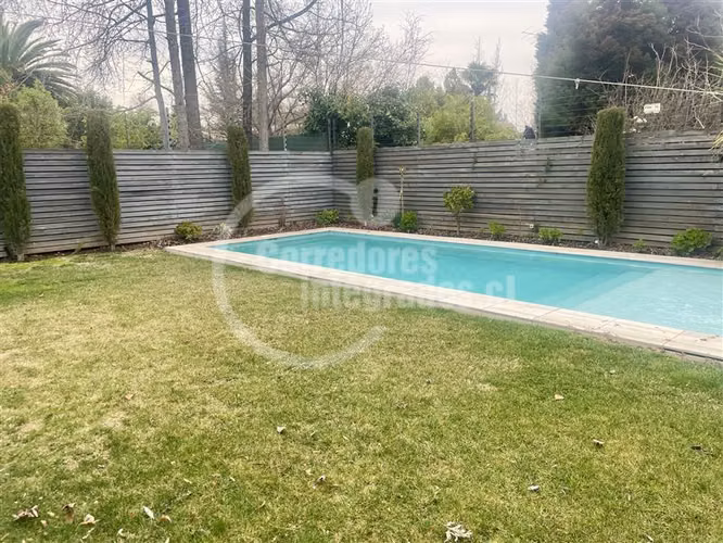 Casa en venta de 3 dorm. en Vitacura, servicios, remodelada - Imagen 4