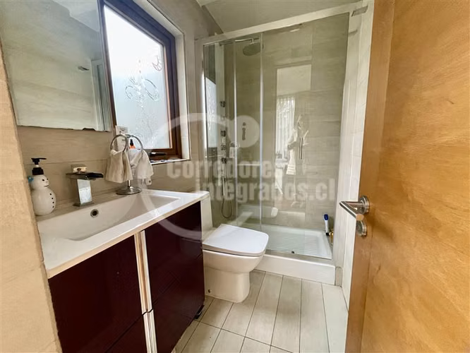 Casa en venta de 3 dorm. en Vitacura, servicios, remodelada - Imagen 10