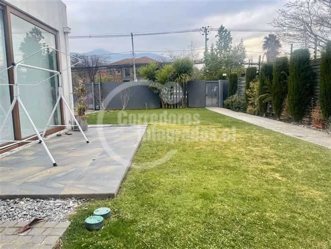 Casa en venta de 3 dorm. en Vitacura, servicios, remodelada - Imagen 6