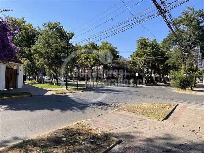 Casa en venta de 8 dorm. en Ñuñoa, para remodelar - Imagen 8