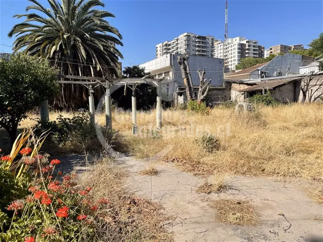 Casa en venta de 8 dorm. en Ñuñoa, para remodelar - Imagen 4