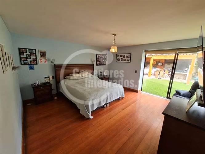 Casa en venta de 6 dorm. en Las Condes