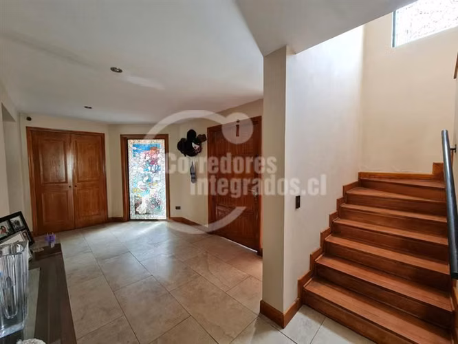 Casa en venta de 6 dorm. en Las Condes