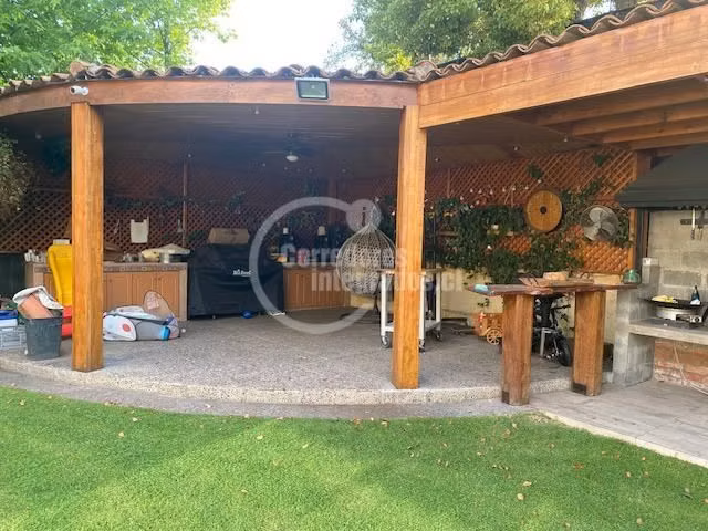 Casa en venta de 6 dorm. en Las Condes