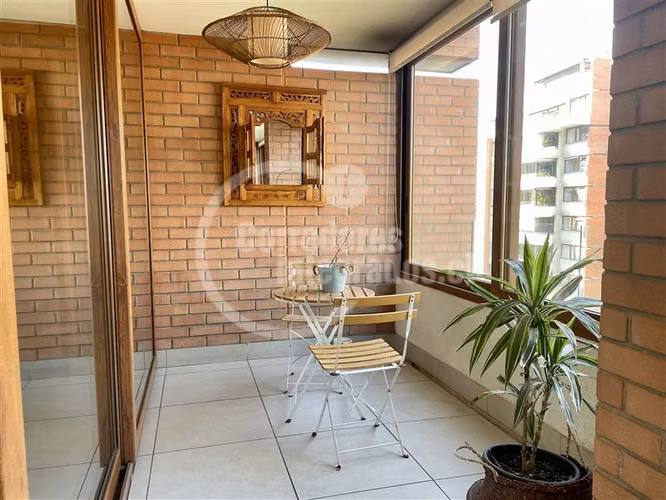 Excelente departamento en Vitacura / Espoz , piscina