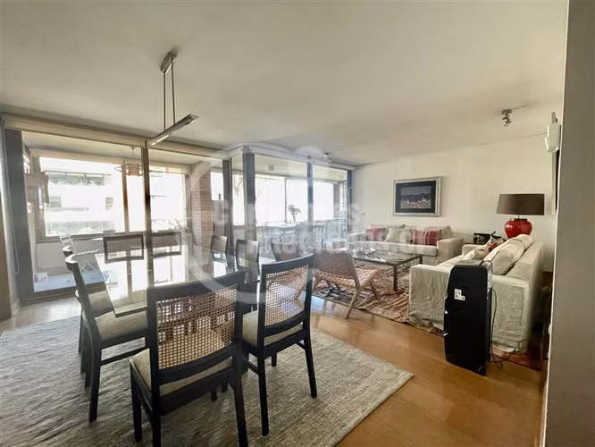 Excelente departamento en Vitacura / Espoz , piscina