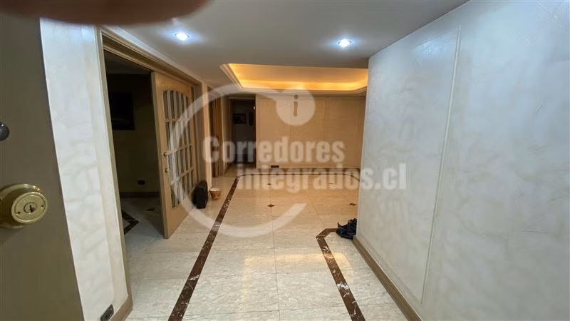 Departamento en venta de 5 dorm. en Las Condes