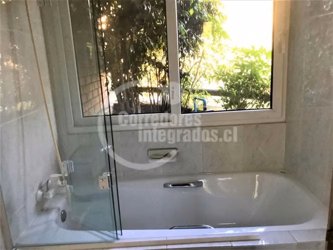 Departamento en venta de 5 dorm. en Las Condes