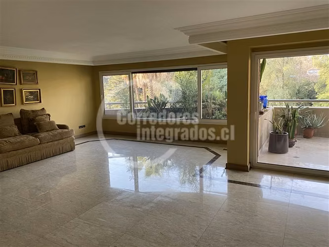 Departamento en venta de 5 dorm. en Las Condes
