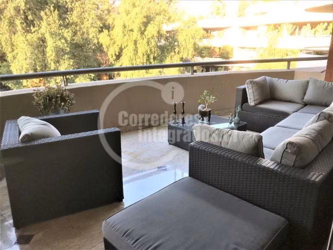 Departamento en venta de 5 dorm. en Las Condes